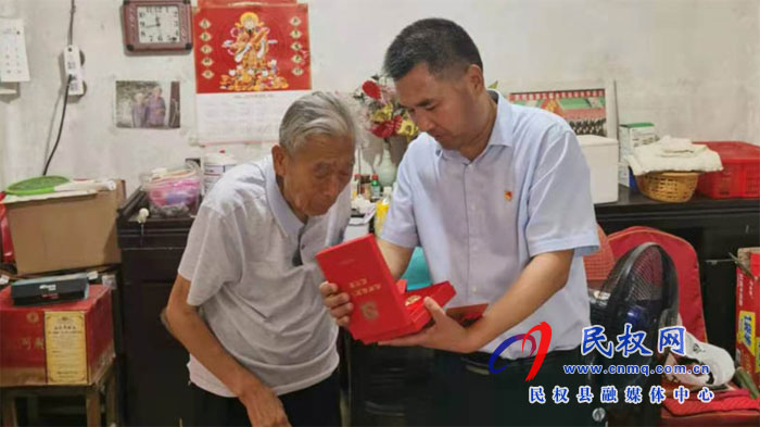 民權(quán)縣住建局開展“七一”前夕走訪慰問 老黨員活動 民權(quán)縣住建局開展“七一”前夕走訪慰問 老黨員活動