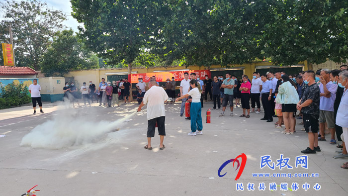 伯黨鄉(xiāng)組織開展消防安全知識培訓暨消防演練活動 伯黨鄉(xiāng)組織開展消防安全知識培訓暨消防演練活動