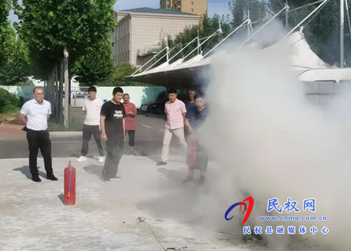 民權(quán)縣供電公司:開展消防培訓與演練 民權(quán)縣供電公司:開展消防培訓與演練
