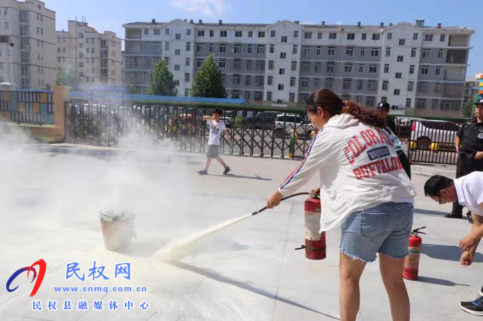 民權(quán)縣幼兒園組織開展全園教職工 消防安全知識專題培訓(xùn)暨消防應(yīng)急演練活動 民權(quán)縣幼兒園組織開展全園教職工 消防安全知識專題培訓(xùn)暨消防應(yīng)急演練活動