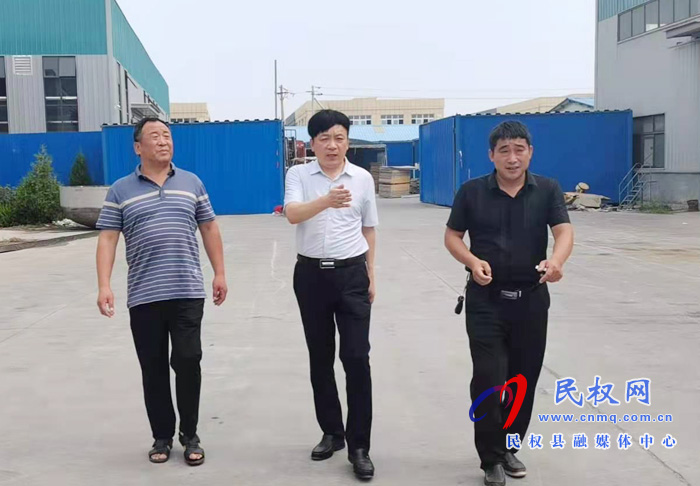 林七鄉(xiāng):黨委書記王向東深入開展 “萬人助萬企”活動 林七鄉(xiāng):黨委書記王向東深入開展 “萬人助萬企”活動