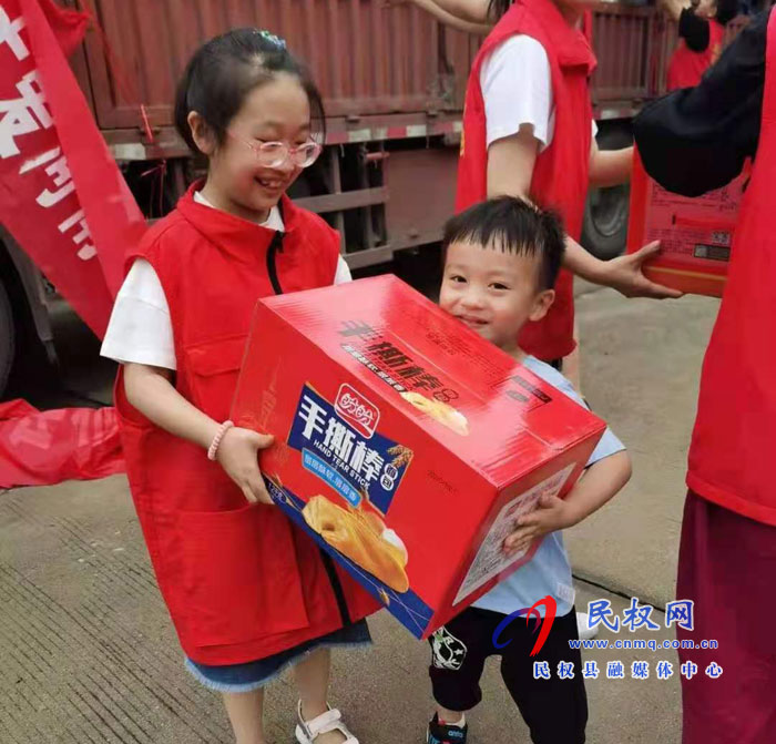 防汛救災 中國好人候選人唐志發(fā)在行動 防汛救災 中國好人候選人唐志發(fā)在行動