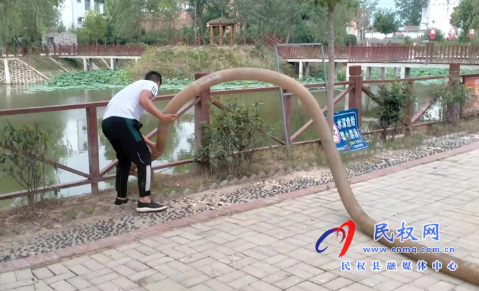 花園鄉(xiāng):全力以赴應(yīng)對(duì)臺(tái)風(fēng)“煙花” 花園鄉(xiāng):全力以赴應(yīng)對(duì)臺(tái)風(fēng)“煙花”