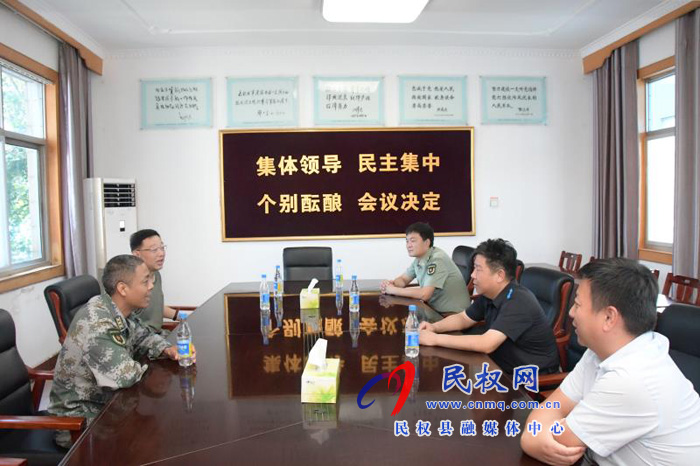 人和鎮(zhèn)到縣武裝部隊(duì)開展“八一”擁軍慰問(wèn)活動(dòng) 人和鎮(zhèn)到縣武裝部隊(duì)開展“八一”擁軍慰問(wèn)活動(dòng)