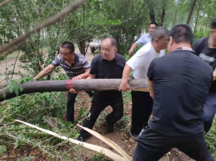 民權(quán)縣交通運(yùn)輸局防汛救災(zāi)保暢通 民權(quán)縣交通運(yùn)輸局防汛救災(zāi)保暢通