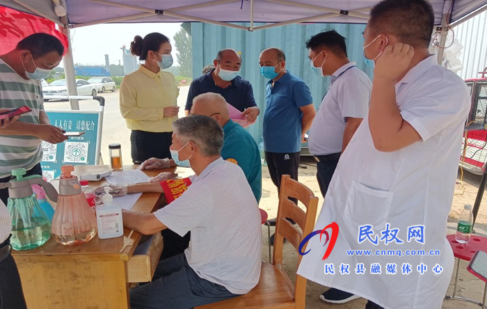 縣疫情防控督導組到莊子鎮(zhèn)督導查看疫情防控工作落實情況 縣疫情防控督導組到莊子鎮(zhèn)督導查看疫情防控工作落實情況