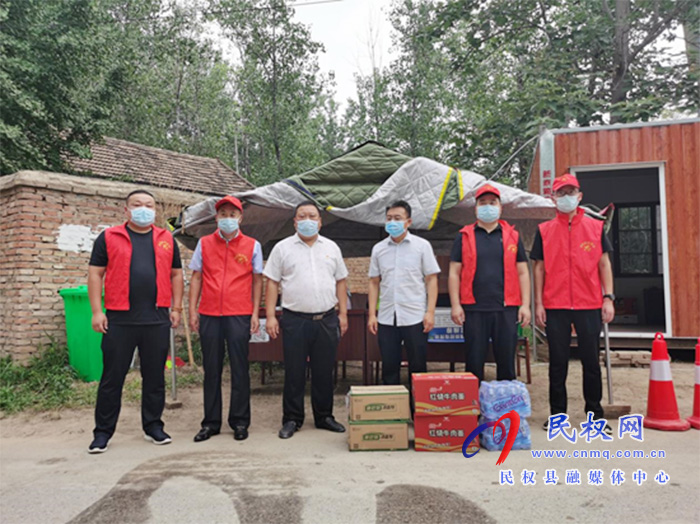 縣畜牧發(fā)展服務(wù)中心慰問幫扶村疫情防控卡點 縣畜牧發(fā)展服務(wù)中心慰問幫扶村疫情防控卡點