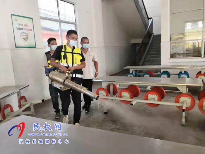 民權斑馬應急救援隊到王莊寨鎮(zhèn)義務消殺  助力疫情防控
