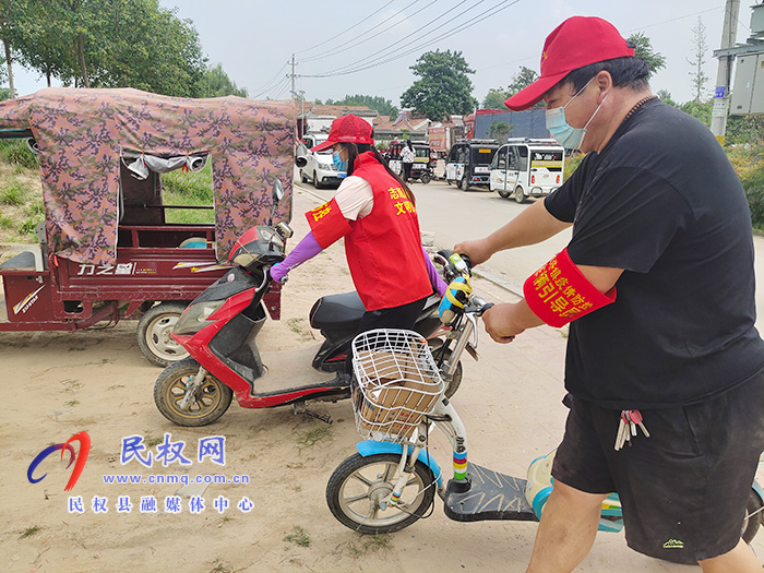 雙塔鎮(zhèn)大學(xué)生志愿者在行動(dòng): 疫情防控守初心 志愿先鋒顯擔(dān)當(dāng) 雙塔鎮(zhèn)大學(xué)生志愿者在行動(dòng): 疫情防控守初心 志愿先鋒顯擔(dān)當(dāng)