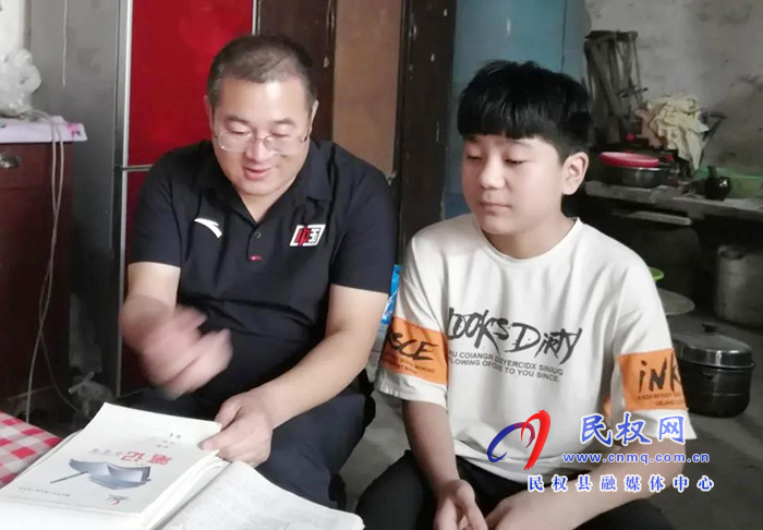 民權(quán)縣實驗中學積極開展“兩送一免”活動 民權(quán)縣實驗中學積極開展“兩送一免”活動