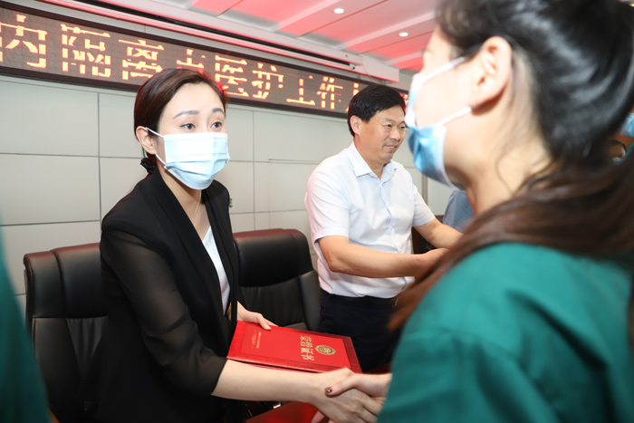 我縣召開援商援睢及縣內(nèi)隔離點醫(yī)護工作人員慰問會 我縣召開援商援睢及縣內(nèi)隔離點醫(yī)護工作人員慰問會