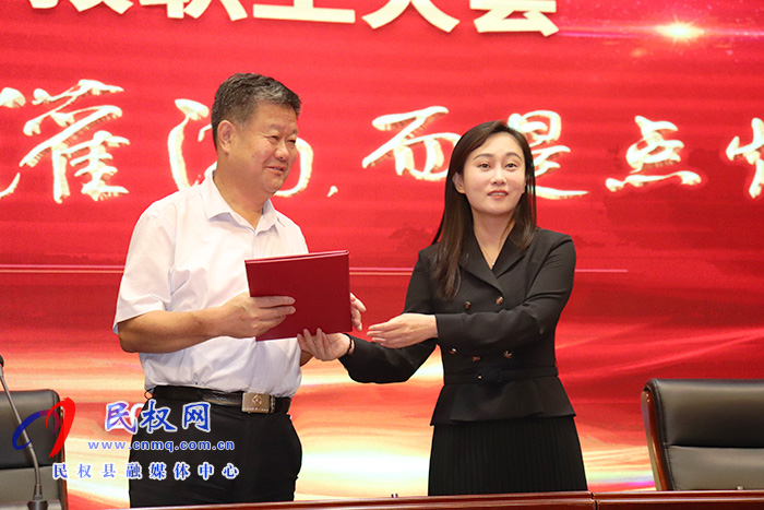 教育不是灌滿，而是點(diǎn)燃 ——民權(quán)縣高級(jí)中學(xué)暨北京寬高民權(quán)實(shí)驗(yàn)學(xué)校全體教職工大會(huì)召開(kāi)