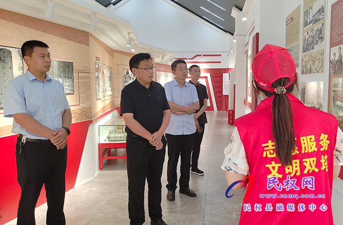 縣委常委、宣傳部長(zhǎng)、副縣長(zhǎng)畢道喜到雙塔鎮(zhèn)調(diào)研