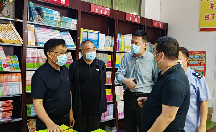 縣委常委、宣傳部長(zhǎng)、副縣長(zhǎng)畢道喜督導(dǎo)“掃黃打非”和文化市場(chǎng)安全生產(chǎn)工作
