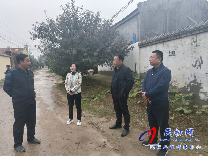 副縣長(zhǎng)李衛(wèi)政深入伯黨鄉(xiāng)調(diào)研人居環(huán)境整治工作
