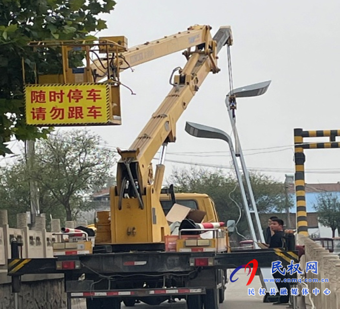 城管局路燈管理所：美化亮化城區(qū)環(huán)境 迎雙城創(chuàng)建及冷博會(huì)召開(kāi)