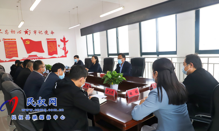 縣委副書記、縣長王靜嫻到縣創(chuàng)文創(chuàng)衛(wèi)指揮部辦公室調(diào)研
