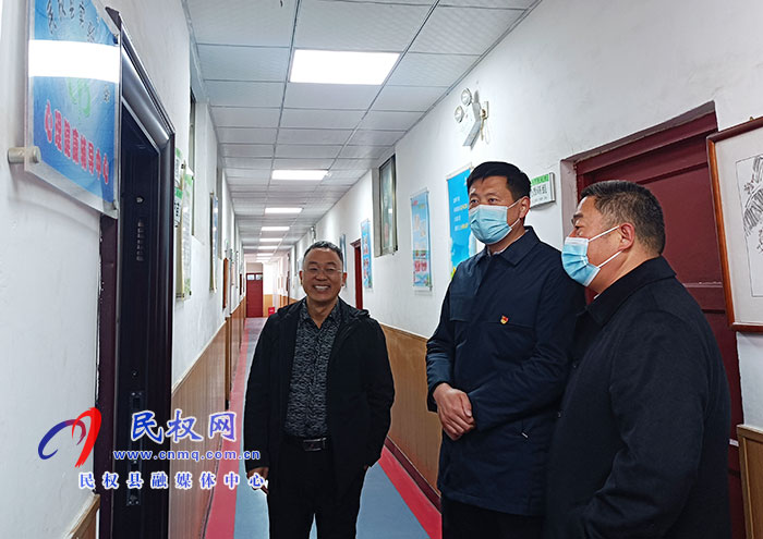 縣委宣傳部副部長李忠強督導檢查“護苗工作站”建設(shè)情況