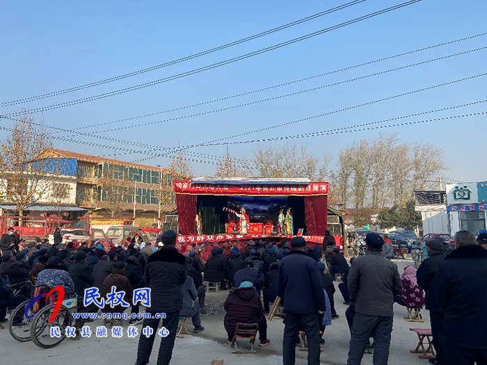 市文化廣電和旅游局在莊子鎮(zhèn)流通村開展“我為群眾辦實(shí)事”——咱家門口唱大戲活動(dòng)