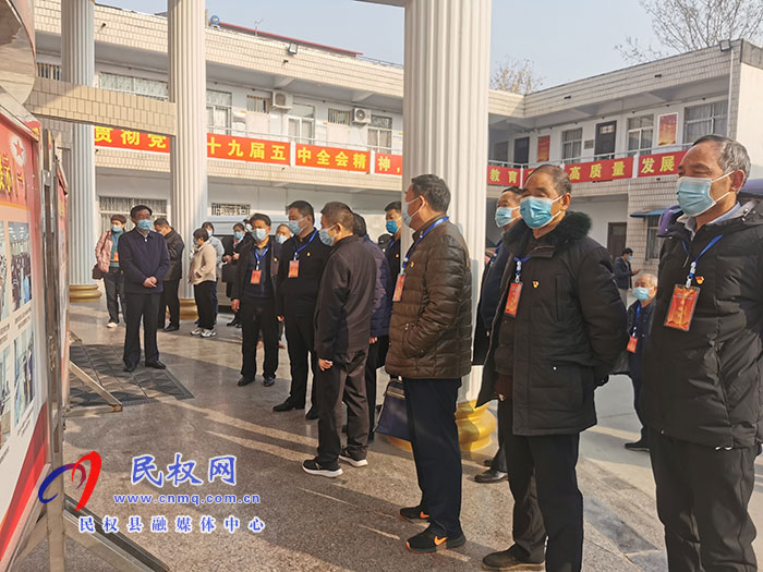 民權(quán)縣離退休黨工委、縣委老干部局組織我縣離退休干部赴柘城縣學(xué)習(xí)調(diào)研