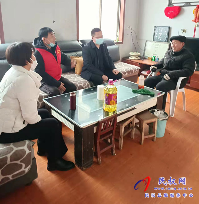 民權(quán)縣糧食收購(gòu)儲(chǔ)備中心走訪慰問老干部