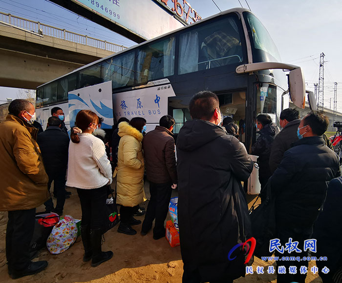 民權縣人社局組織首批農(nóng)民工有序返崗復工