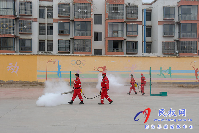 迎開學！民權(quán)縣人和鎮(zhèn)斑馬救援隊義務消毒忙