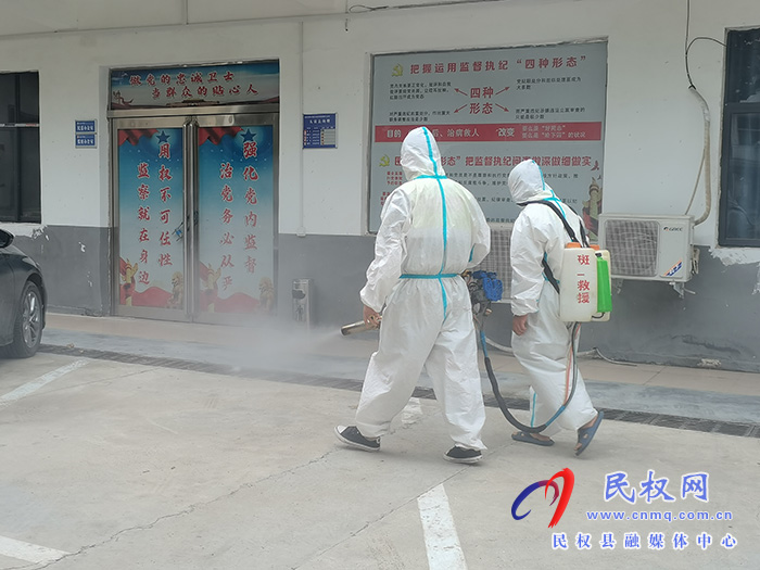全面消殺 不留死角：民權(quán)縣“紅十字會”藍(lán)天救援隊(duì)助力龍?zhí)伶?zhèn)守好疫情防控“消殺關(guān)”