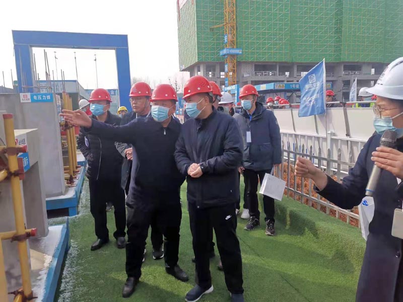 縣住建局組織召開2022年全縣建設(shè)工程質(zhì)量、安全、揚(yáng)塵防控暨標(biāo)準(zhǔn)化工地現(xiàn)場觀摩會(huì)