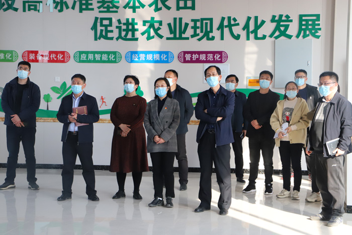 省綠色食品發(fā)展中心對(duì)我縣創(chuàng)建全國(guó)綠色食品原料標(biāo)準(zhǔn)化生產(chǎn)基地進(jìn)行初驗(yàn)