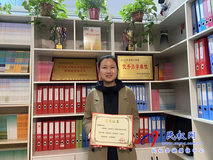 民權(quán)求實中學學生拾金不昧 失主贈送錦旗致謝