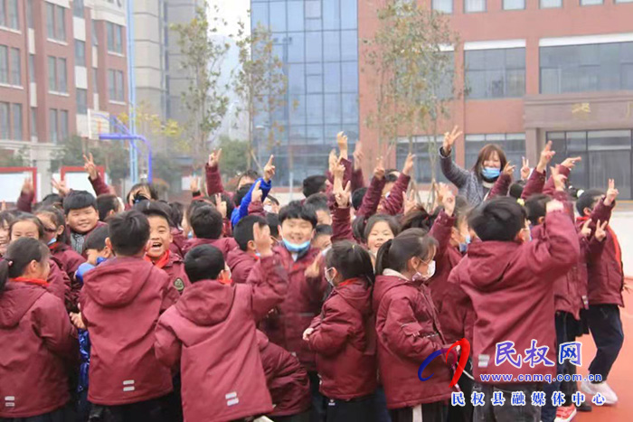 求實(shí)“小農(nóng)夫”勞育課程遇上了植樹節(jié)，這些畫面也太溫馨了！