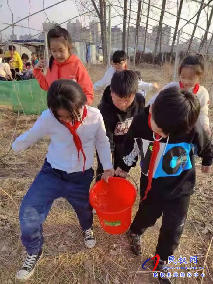 求實(shí)“小農(nóng)夫”勞育課程遇上了植樹節(jié)，這些畫面也太溫馨了！