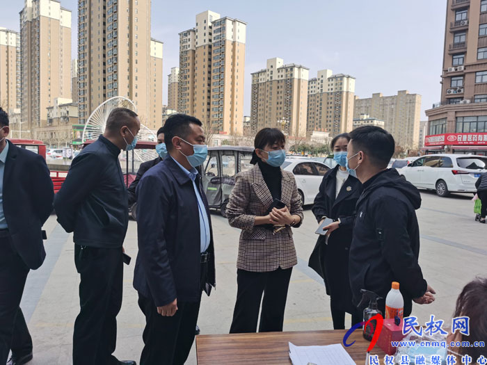縣委常委、副縣長于茜、高新區(qū)副主任張玉棟檢查督導(dǎo)口岸、市場(chǎng)保供疫情防控工作