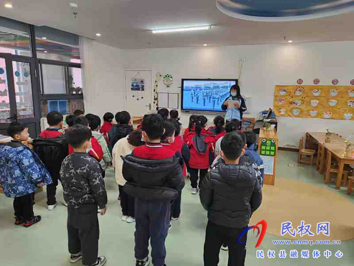 童心抗疫 致敬祖國 ——民權縣幼兒園舉行室內(nèi)升旗儀式 開展疫情下愛國主義暨安全衛(wèi)生主題教育