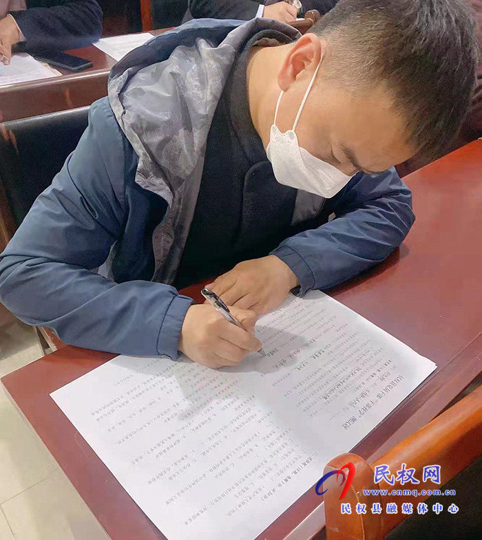龍?zhí)伶?zhèn)：檢驗(yàn)夜學(xué)成果，開(kāi)展理論測(cè)試
