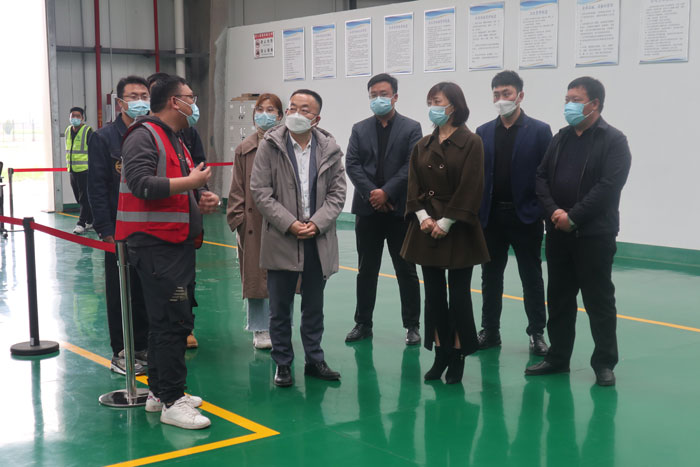 縣委常委、副縣長于茜會見客商