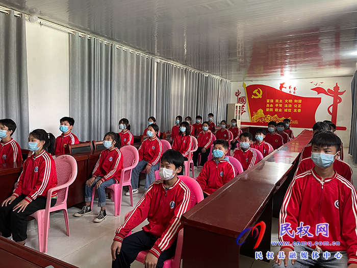 民權(quán)縣精英武校收看收聽總結(jié)表彰大會(huì)直播，引發(fā)熱烈反響