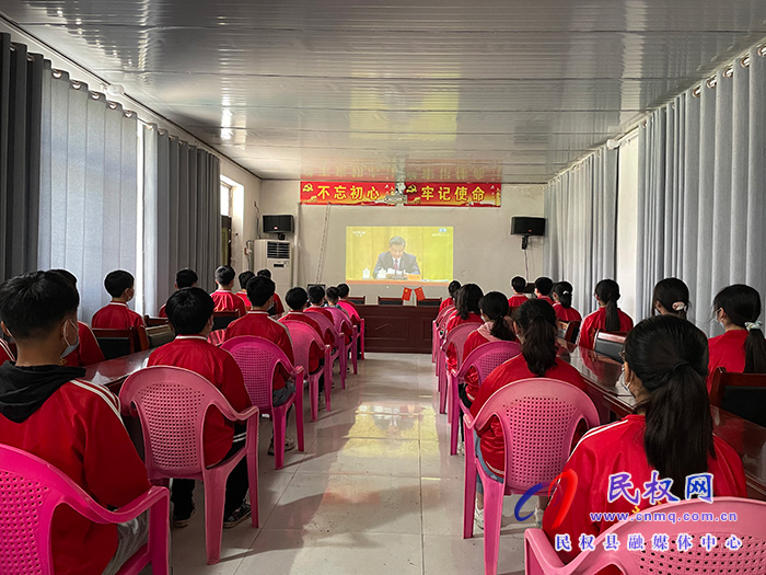 民權(quán)縣精英武校收看收聽總結(jié)表彰大會(huì)直播，引發(fā)熱烈反響