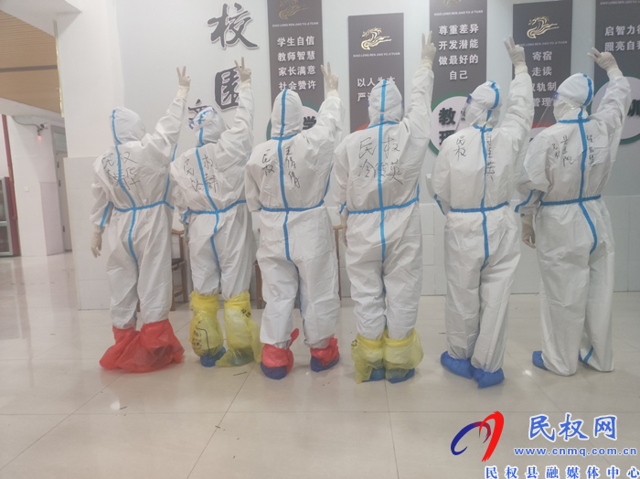 民權(quán)縣衛(wèi)健委機(jī)關(guān)黨委書記、黨組成員、副主任孫濤到永城市慰問民權(quán)縣支援永城核酸采樣隊人員