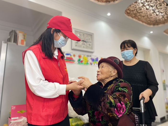 一個發(fā)生在戰(zhàn)“疫”后方的感人故事