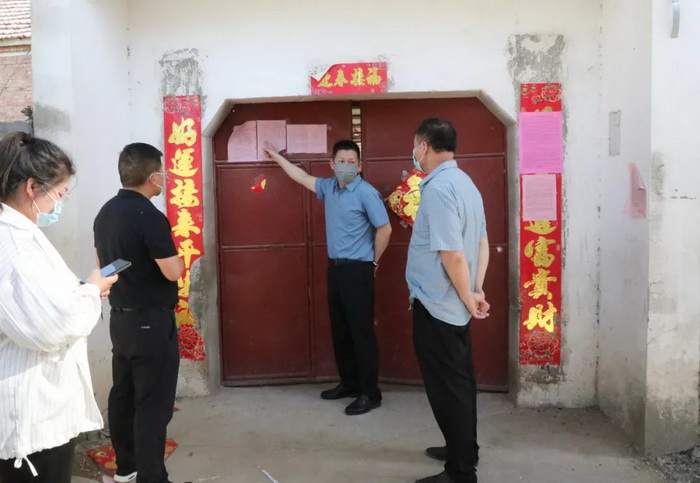 縣委常委、縣紀(jì)委書記、縣監(jiān)委主任冉燃暗訪督導(dǎo)疫情防控工作