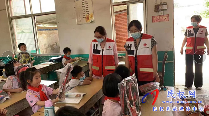 民權(quán)縣紅十字會開展“迎六一關(guān)愛留守兒童”志愿者服務(wù)文明實(shí)踐活動(dòng)