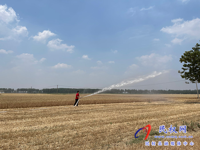 防患于未“燃”！——民權(quán)縣褚廟鄉(xiāng)開展防火應(yīng)急演練護(hù)航“三夏”安全生產(chǎn)
