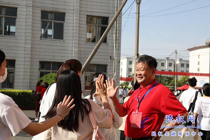 溫馨暖心的壯行儀式，震撼感動(dòng)了所有高三學(xué)子！