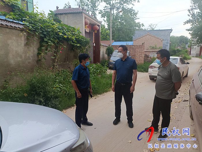 縣委常委、常務(wù)副縣長王景義到北關(guān)鎮(zhèn)移動方艙核酸檢測點查看樣本運送、收集、存儲和檢測情況