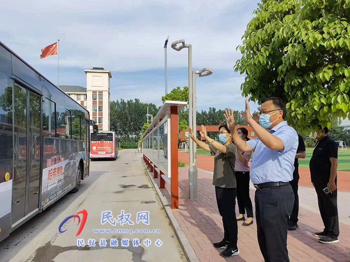 我縣歡送援民醫(yī)務(wù)人員：風(fēng)雨同舟、感謝有您