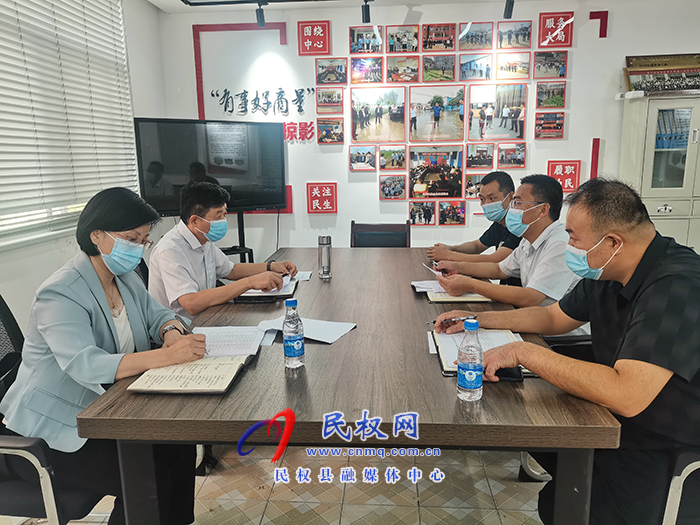 縣委常委、政法委書記陳鴻志到龍?zhí)伶?zhèn)召開信訪維穩(wěn)工作座談會
