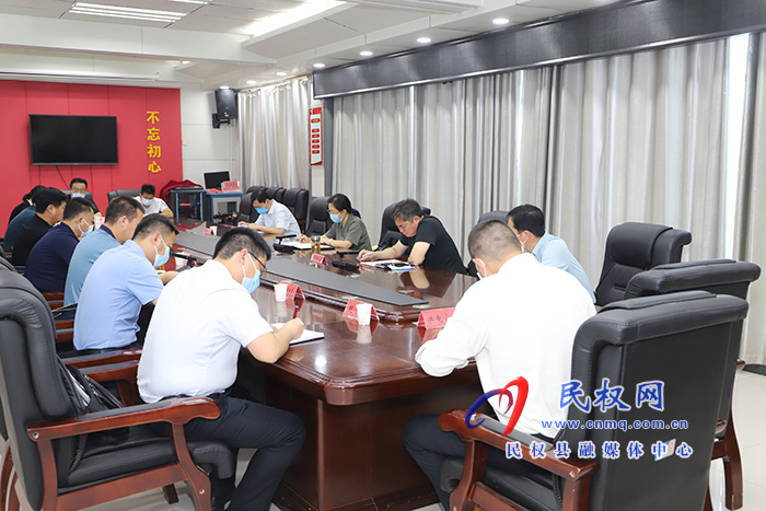 縣委副書(shū)記、縣長(zhǎng)王靜嫻早餐會(huì)查看“飛線”治理工作