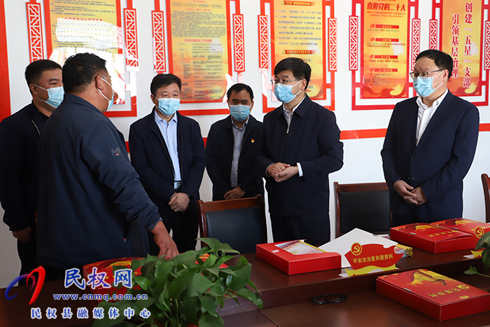 縣委書記張團(tuán)結(jié)調(diào)研鞏固脫貧攻堅(jiān)成果及“五星”支部創(chuàng)建、三秋生產(chǎn)、信訪穩(wěn)定等工作